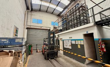 GALPÓN INDUSTRIAL CON PUENTE GRÚA + DOBLE FRENTE | SAN MARTÍN | 959 m²