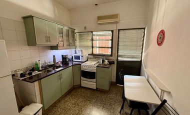 GALPÓN INDUSTRIAL CON PUENTE GRÚA + DOBLE FRENTE | SAN MARTÍN | 959 m²