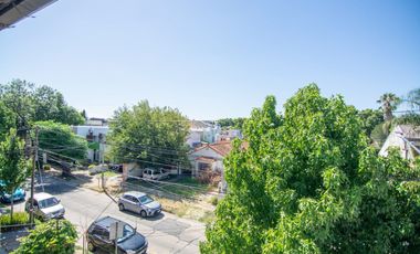 Venta Ph triplex de 4 amb. + play , patio y coch.