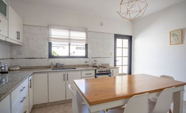 Venta Ph triplex de 4 amb. + play , patio y coch.