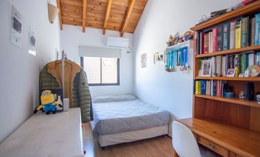 Venta Ph triplex de 4 amb. + play , patio y coch.