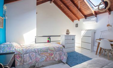 Venta Ph triplex de 4 amb. + play , patio y coch.