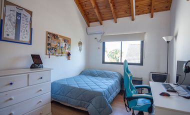 Venta Ph triplex de 4 amb. + play , patio y coch.