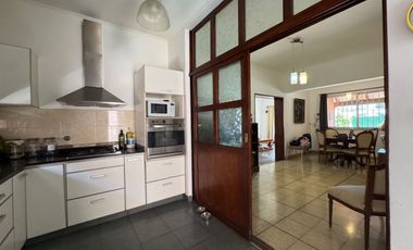 Casa en venta 4 dorm., pileta, jardín Don Torcuato