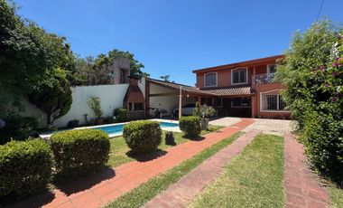 Casa en venta 4 dorm., pileta, jardín Don Torcuato