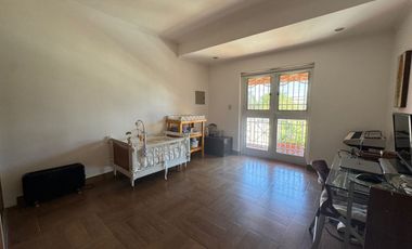 Casa en venta 4 dorm., pileta, jardín Don Torcuato