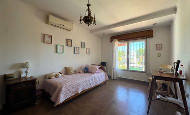 Casa en venta 4 dorm., pileta, jardín Don Torcuato