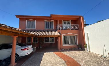 Casa en venta 4 dorm., pileta, jardín Don Torcuato