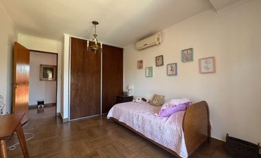Casa en venta 4 dorm., pileta, jardín Don Torcuato