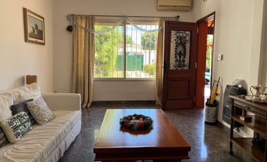 Casa en venta 4 dorm., pileta, jardín Don Torcuato