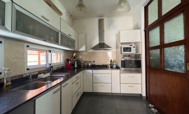 Casa en venta 4 dorm., pileta, jardín Don Torcuato