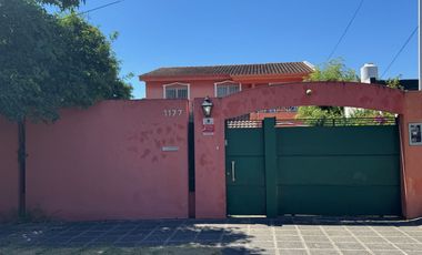 Casa en venta 4 dorm., pileta, jardín Don Torcuato