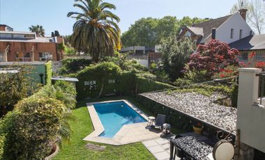 VENTA  - CASA  4 DORM.  BAJO VTE. LOPEZ CON PILETA