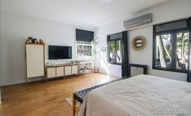 VENTA  - CASA  4 DORM.  BAJO VTE. LOPEZ CON PILETA