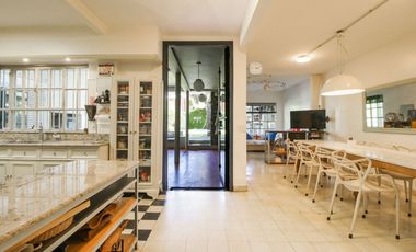 VENTA  - CASA  4 DORM.  BAJO VTE. LOPEZ CON PILETA