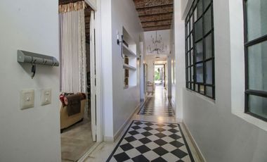 VENTA  - CASA  4 DORM.  BAJO VTE. LOPEZ CON PILETA