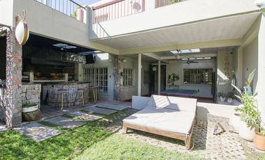 VENTA  - CASA  4 DORM.  BAJO VTE. LOPEZ CON PILETA