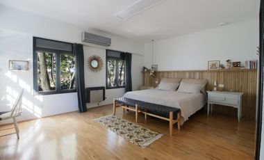 VENTA  - CASA  4 DORM.  BAJO VTE. LOPEZ CON PILETA