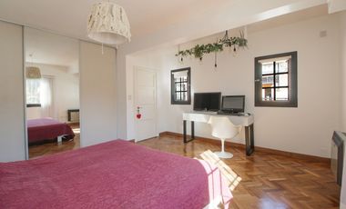 VENTA  - CASA  4 DORM.  BAJO VTE. LOPEZ CON PILETA