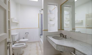 VENTA  - CASA  4 DORM.  BAJO VTE. LOPEZ CON PILETA