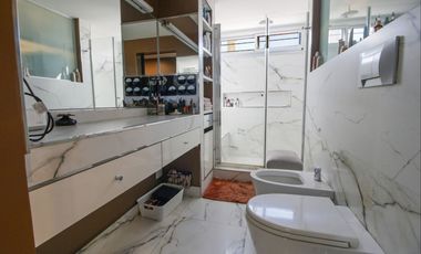 VENTA  - CASA  4 DORM.  BAJO VTE. LOPEZ CON PILETA