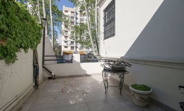 VENTA  - CASA  4 DORM.  BAJO VTE. LOPEZ CON PILETA