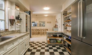 VENTA  - CASA  4 DORM.  BAJO VTE. LOPEZ CON PILETA