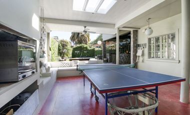 VENTA  - CASA  4 DORM.  BAJO VTE. LOPEZ CON PILETA