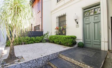 VENTA  - CASA  4 DORM.  BAJO VTE. LOPEZ CON PILETA