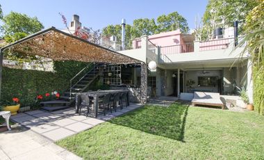 VENTA  - CASA  4 DORM.  BAJO VTE. LOPEZ CON PILETA