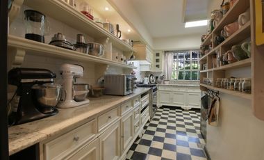 VENTA  - CASA  4 DORM.  BAJO VTE. LOPEZ CON PILETA