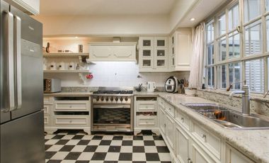 VENTA  - CASA  4 DORM.  BAJO VTE. LOPEZ CON PILETA