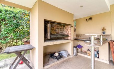 VENTA CASA BARRIO MASCHWITZ PRIVADO 4 DORM. APTO CREDITO