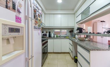 VENTA CASA BARRIO MASCHWITZ PRIVADO 4 DORM. APTO CREDITO