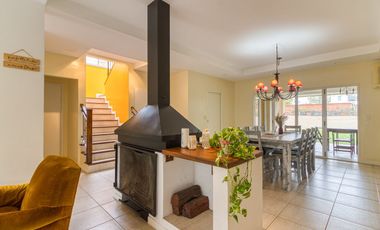 VENTA CASA BARRIO MASCHWITZ PRIVADO 4 DORM. APTO CREDITO