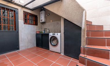 Venta casa 4 Ambientes con terraza propia, Wilde.