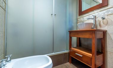 Venta casa 4 Ambientes con terraza propia, Wilde.