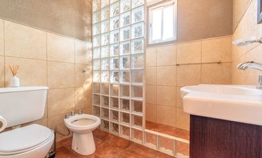 Venta casa 4 Ambientes con terraza propia, Wilde.