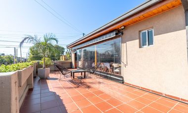 Venta casa 4 Ambientes con terraza propia, Wilde.