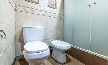 Venta casa 4 Ambientes con terraza propia, Wilde.
