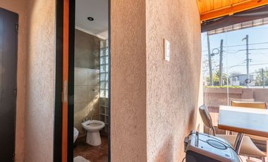 Venta casa 4 Ambientes con terraza propia, Wilde.