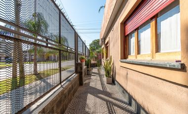 Venta casa 4 Ambientes con terraza propia, Wilde.