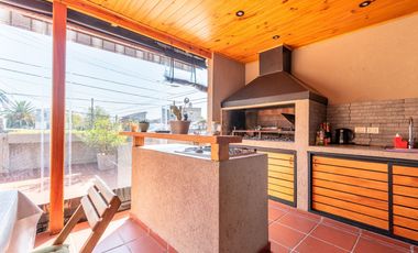 Venta casa 4 Ambientes con terraza propia, Wilde.