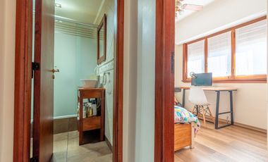 Venta casa 4 Ambientes con terraza propia, Wilde.