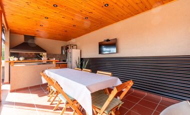 Venta casa 4 Ambientes con terraza propia, Wilde.