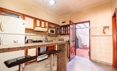 Venta casa 4 Ambientes con terraza propia, Wilde.