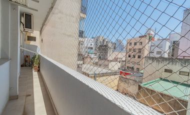 Venta Departamento 4 ambientes + Dependencia