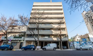 Venta departamento 2 AMB, con cochera a estrenar.