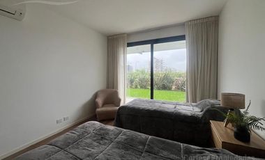 Departamento en venta o alquiler Puerto Escondido, edificio Vilago PB con jardín