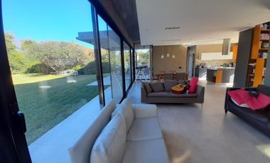 Casa en Juan Maria Gutierrez